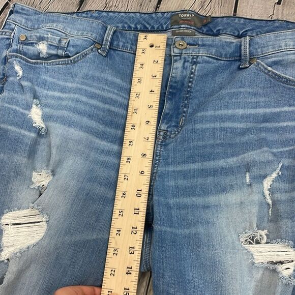 Torrid Crop Boyfriend Vintage Stretch Distressed Blue Jeans size 24 plus - Picture 11 of 12